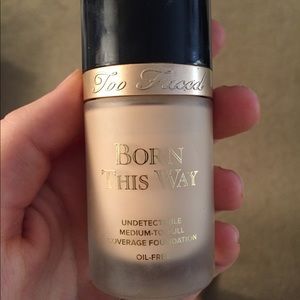 Born this way foundation in Snow