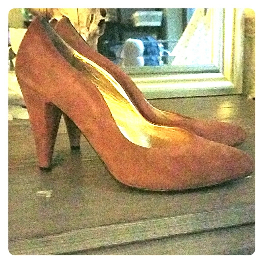 Dolce Vita Suede Pumps in Tan