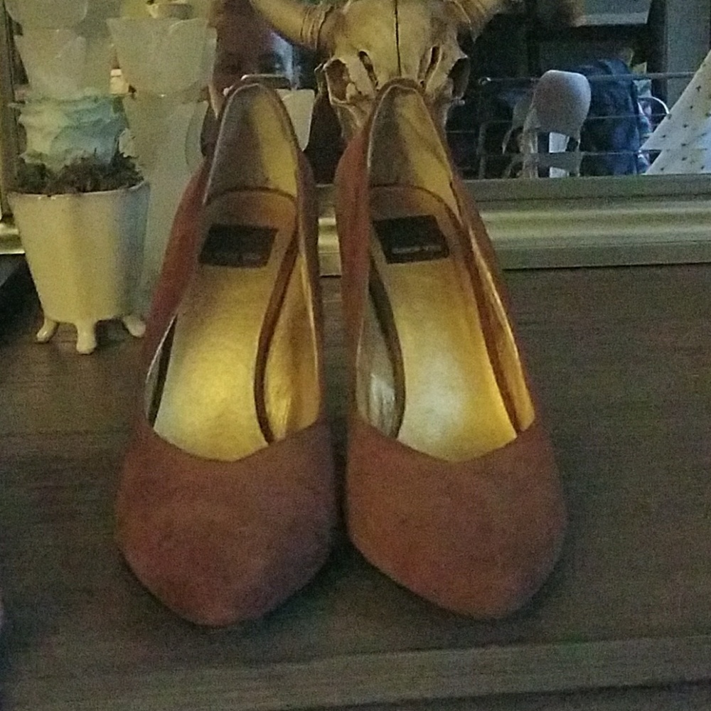 Dolce Vita Suede Pumps in Tan - Picture 2 of 6