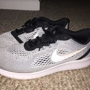 Woman's Nike free shoes