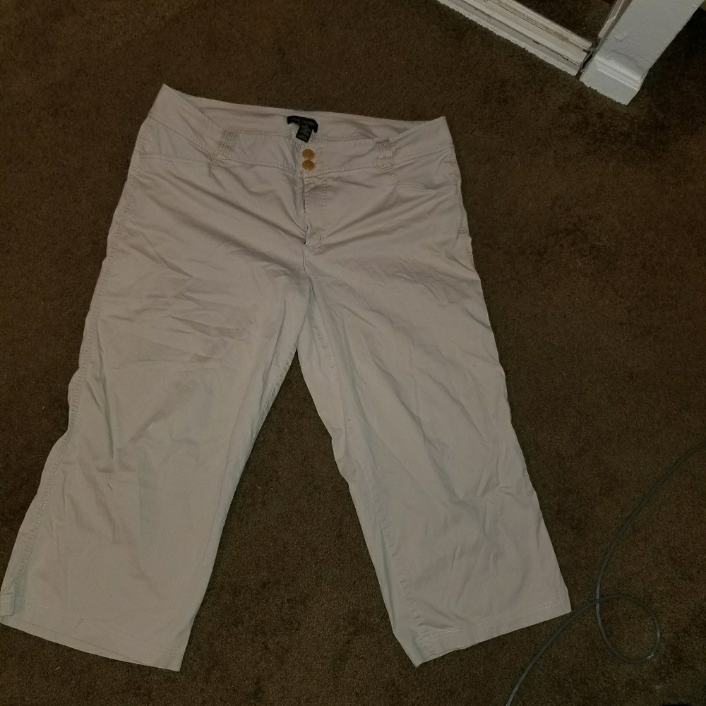 Lane Bryant size 22 capri khaki crop pants
