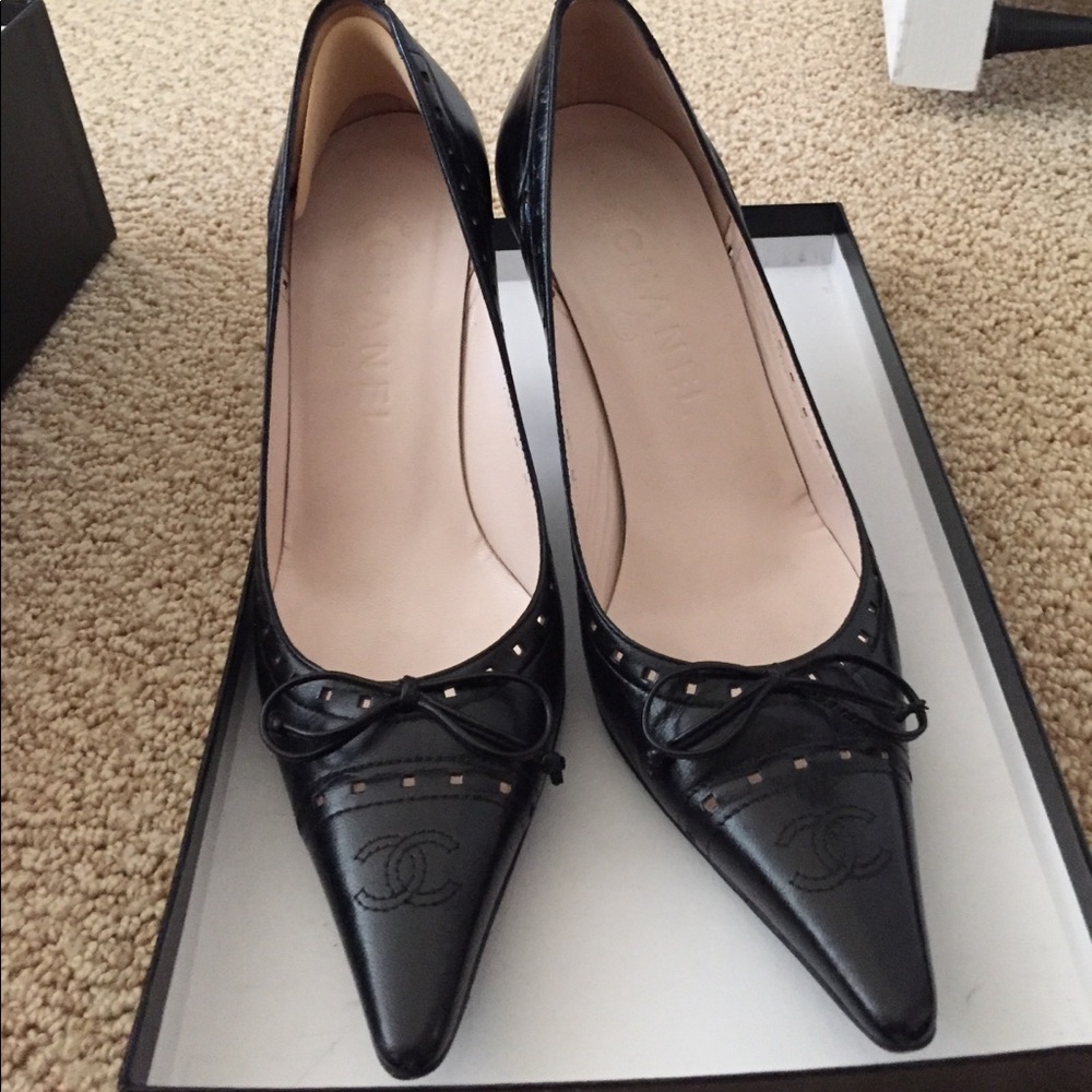 Black Leather Chanel Pumps
