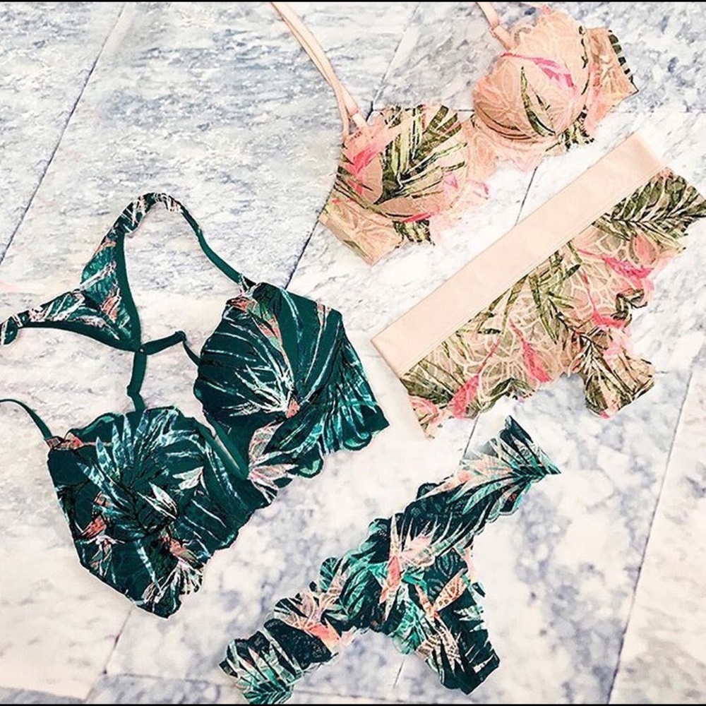NEW WITH TAGS tropical print bralette💖💖💖