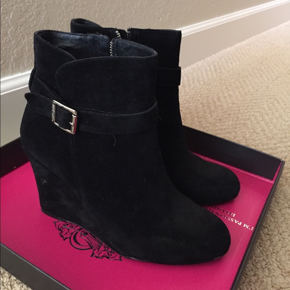 NEW Vince Camuto Black Suede Booties