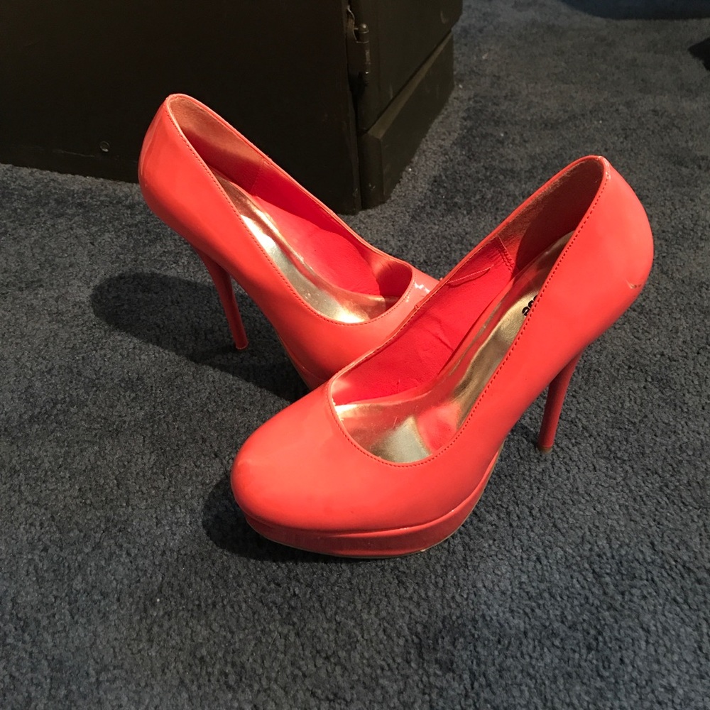 Salmon pink heels