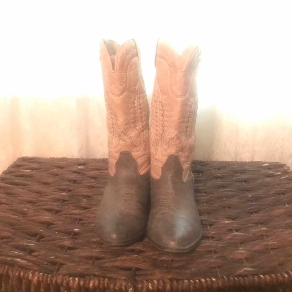 Buckle boots