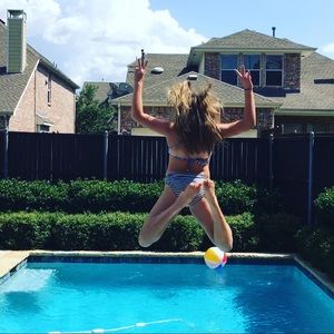 Meet your Posher, Ava