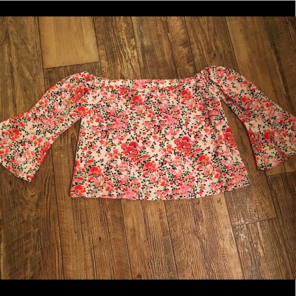 Off the shoulder flower top!