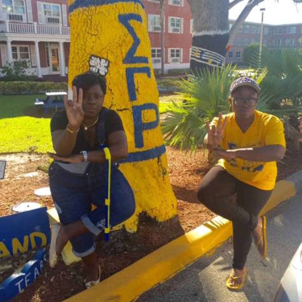 Meet your Posher, Lorain