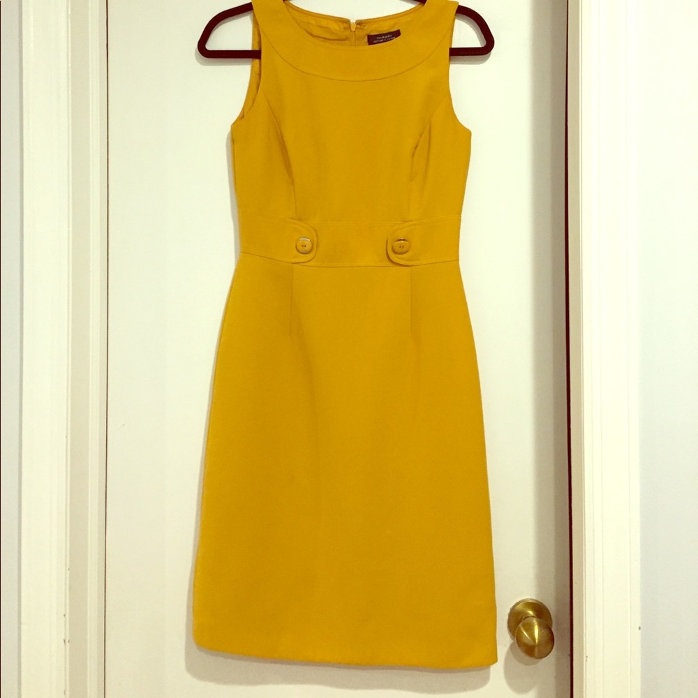 Sleeveless sheath dress