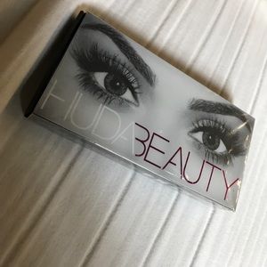 Huda beauty lashes in style Samantha #7