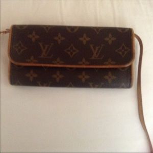 Louis Vuitton Pochette Twin PM