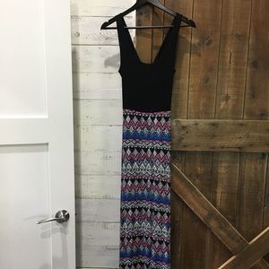 NWOT - Gilli Mattie Crossback Maxi Dress