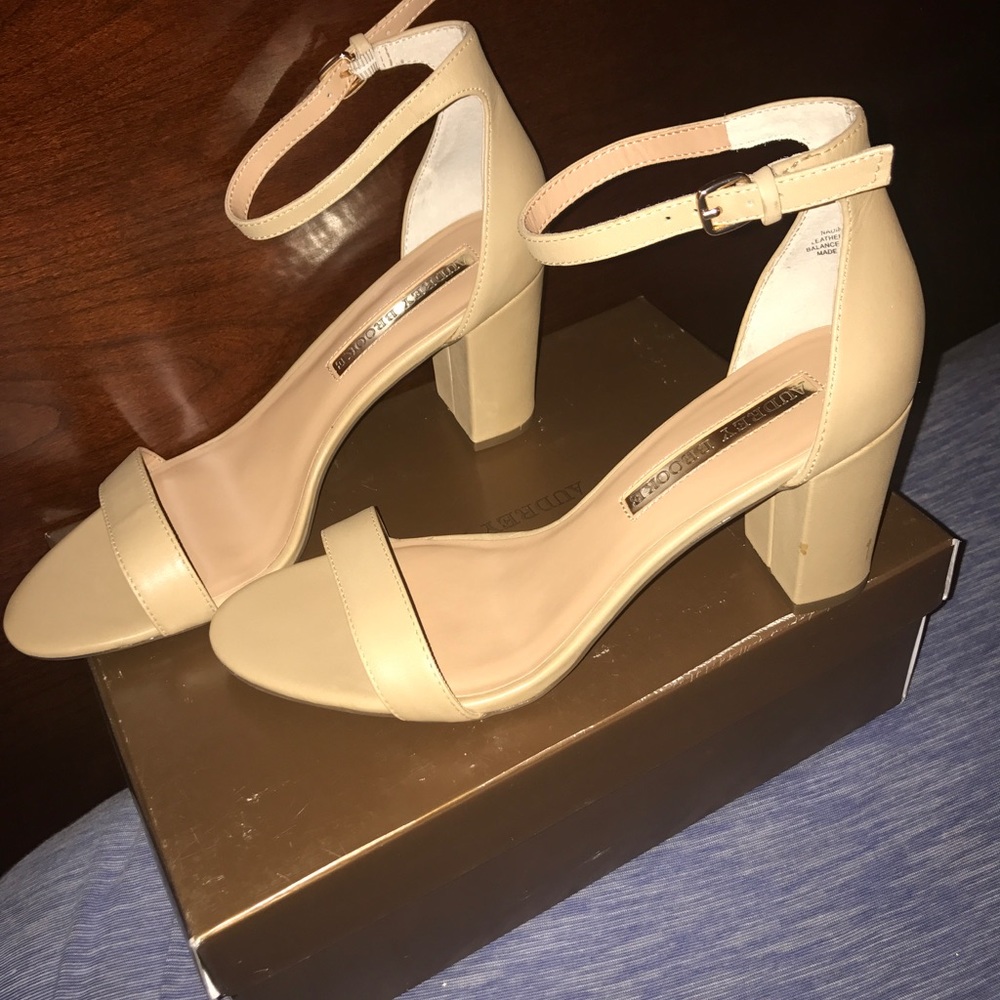 Audrey Brooke Open toe sandals