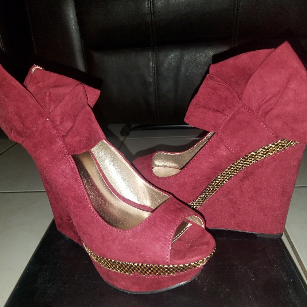 Qupid burgundy wedges