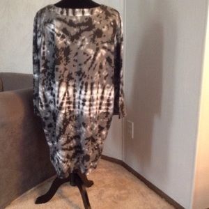 WOMAN WITHIN Tops - Black & Grey 'tie dye' Shirt. WOMAN WITHIN Tops - Black & Grey 'tie dye' Shirt.