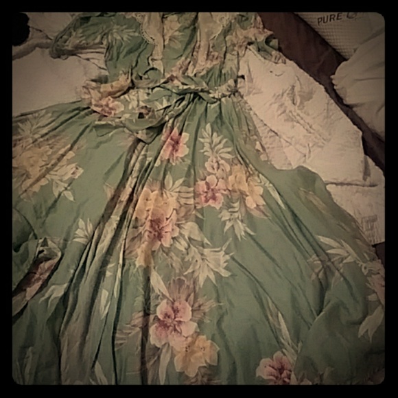 antara Dresses - Antara vintage dress green floral with shoulder pa antara Dresses - Antara vintage dress green floral with shoulder pa