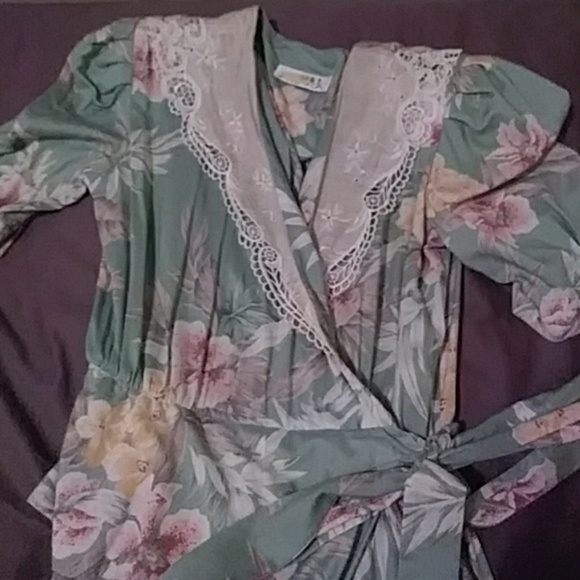 antara Dresses - Antara vintage dress green floral with shoulder pa antara Dresses - Antara vintage dress green floral with shoulder pa