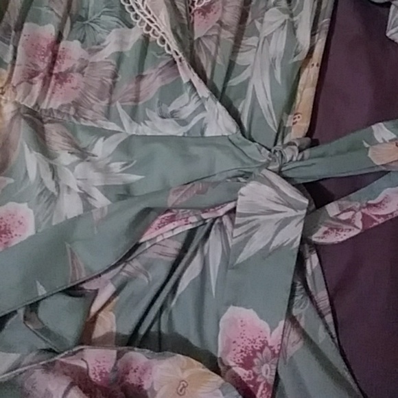 antara Dresses - Antara vintage dress green floral with shoulder pa antara Dresses - Antara vintage dress green floral with shoulder pa