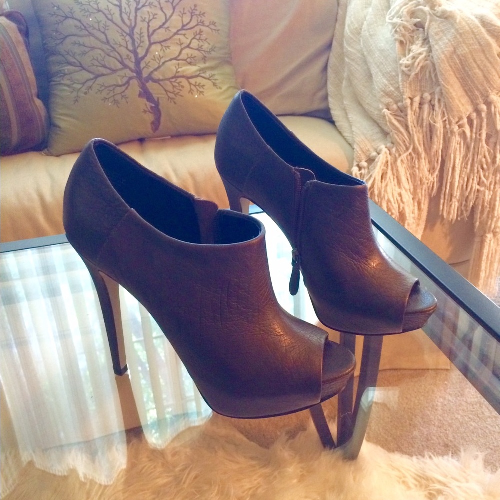 Nine West Boutique 9 Colton Olive Heel/Bootie, 7.5 - Picture 2 of 6