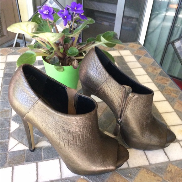 Nine West Boutique 9 Colton Olive Heel/Bootie, 7.5 - Picture 6 of 6