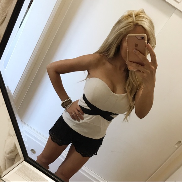 bebe Tops - 🎉HP ! 🎉 Bebe Criss Cross Peplum Top
