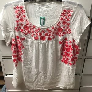 ✅NWT Maurice's embroidered top!