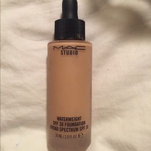 MAC Waterweight SPF 30 in shade NC35