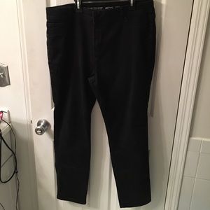 Avenue size 16 skinny jeans in distressed black