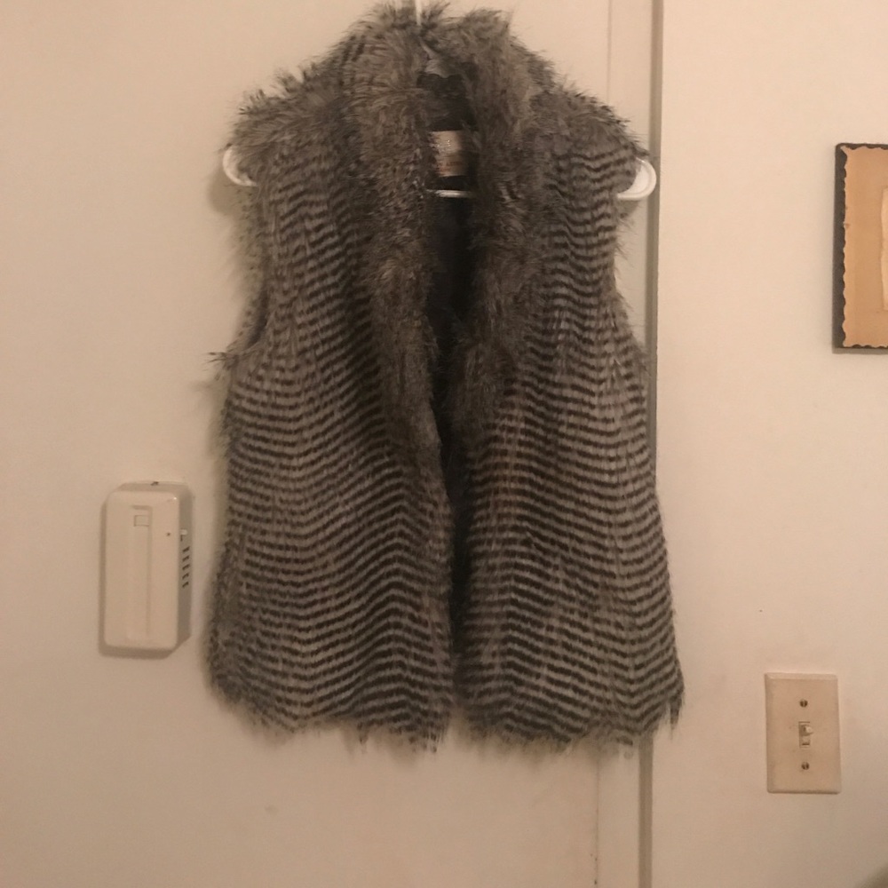 FAUX fur striped vest