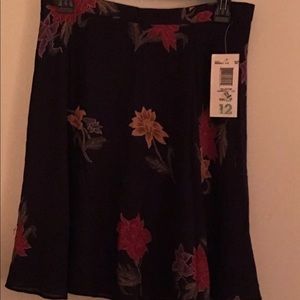 NWT Liz Claiborne black sort w/flowers