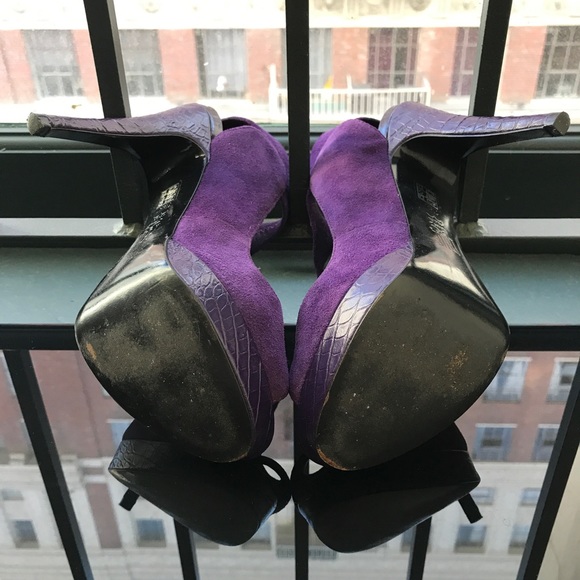 Pelle Moda Issa3 Suede Pump, Purple, EUC - Picture 7 of 8