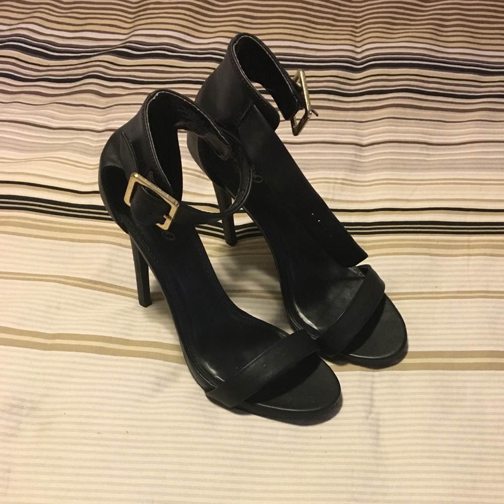 Mossimo mother Black Strap Heels