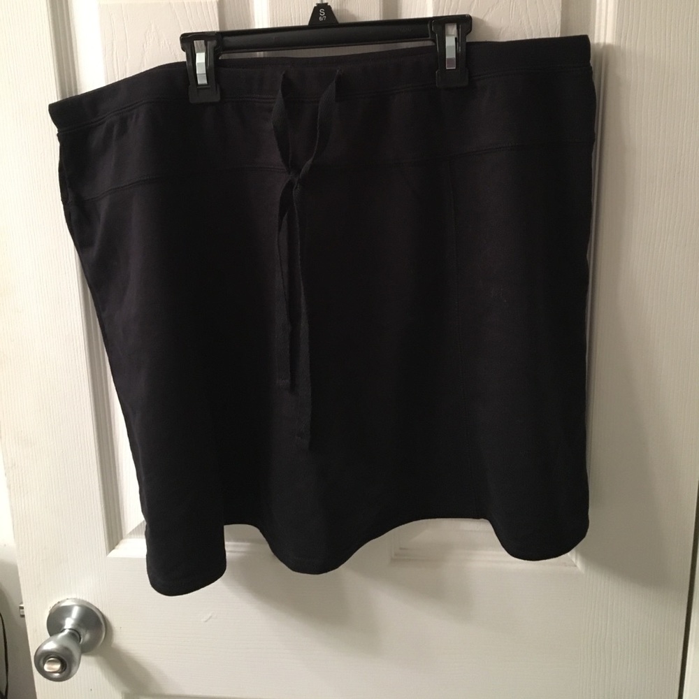 Avenue size 18/20 skort black