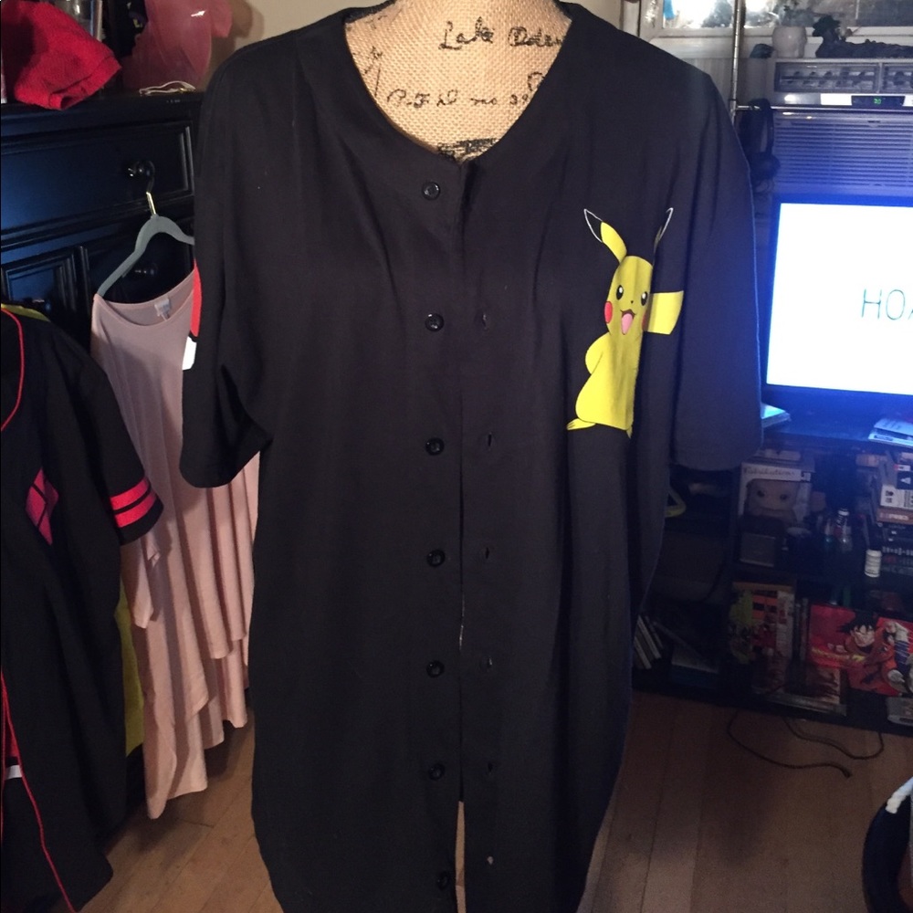 Pokémon pikachu button up shirt xl