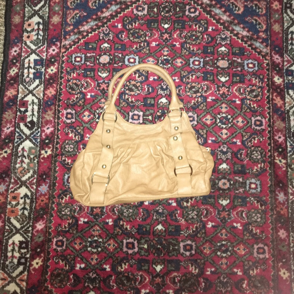 Neutral Aldo handbag. Great for all seasons.