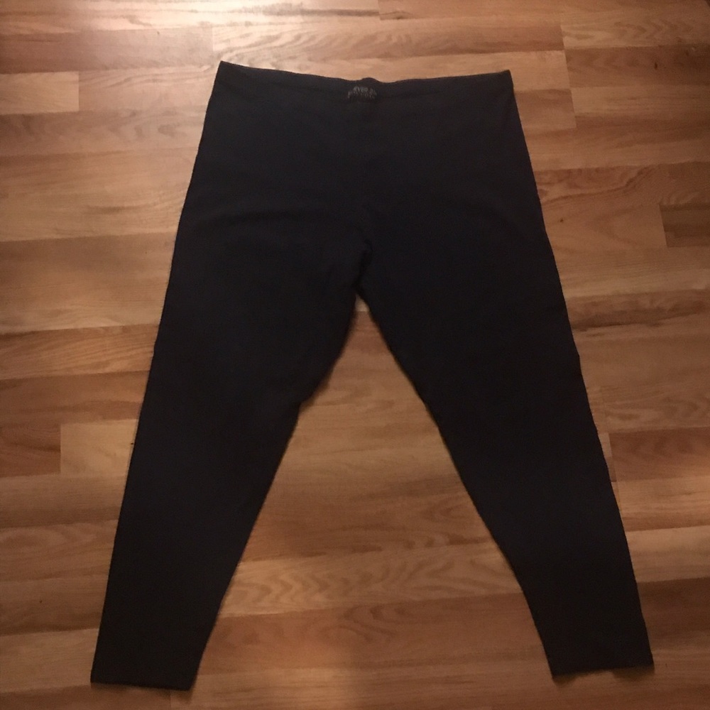 Plus size navy blue capris
