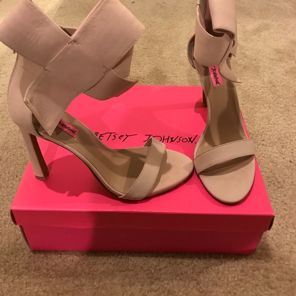 Betsey Johnson Shoes - Betsy Johnson "Flirtyy" heels ~ Blush Pink 8.5 π Betsey Johnson Shoes - Betsy Johnson "Flirtyy" heels ~ Blush Pink 8.5 π