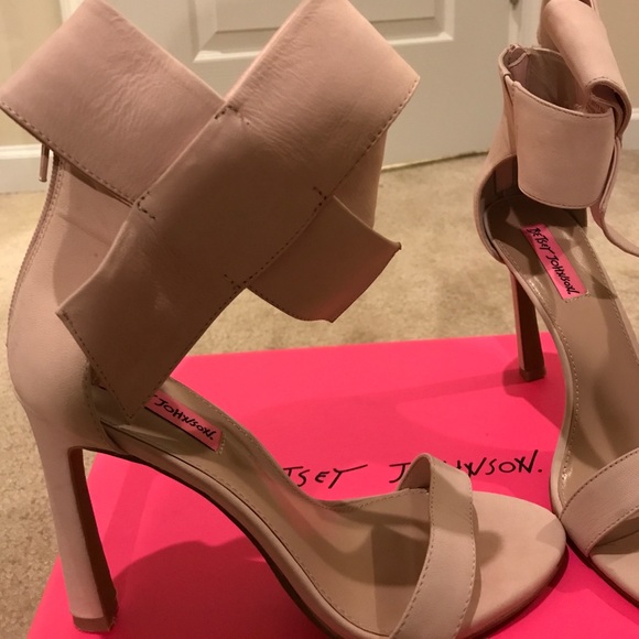 Betsey Johnson Shoes - Betsy Johnson "Flirtyy" heels ~ Blush Pink 8.5 π Betsey Johnson Shoes - Betsy Johnson "Flirtyy" heels ~ Blush Pink 8.5 π