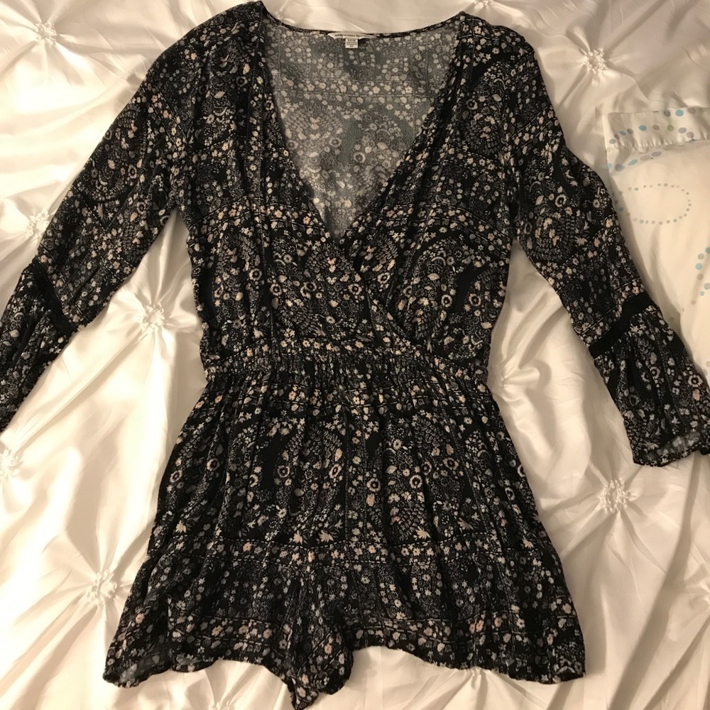 American Eagle Outfitters Ruffle Romper