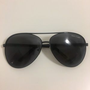 Quay x Shay Vivienne sunglasses - black aviators