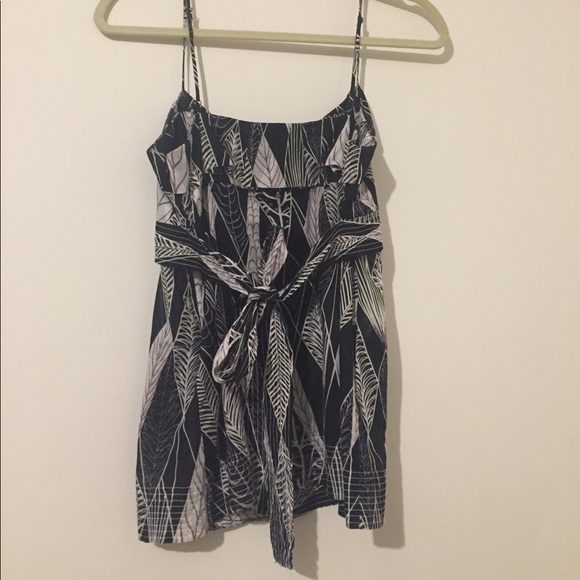 Leaf Patterned Top - Picture 2 of 2