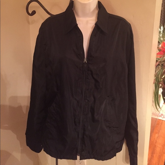 Prada - Picture 2 of 7