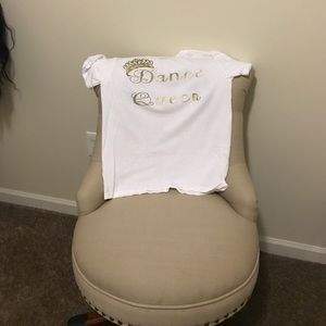 A girl so large T-shirt short-sleeved very cute