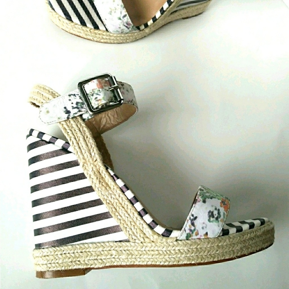 Nicole Miller Wedge Artelier Nautical Floral twead