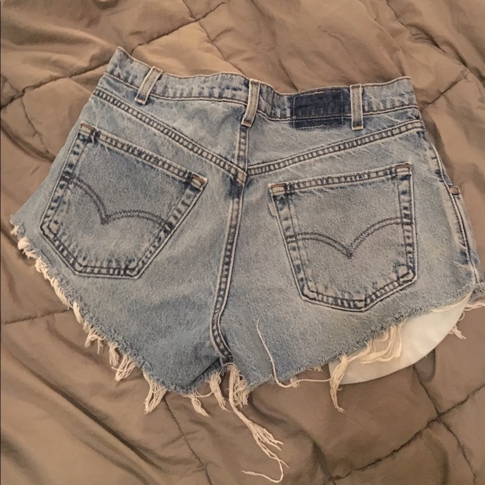 Levi's cutoff shorts - Picture 2 of 3