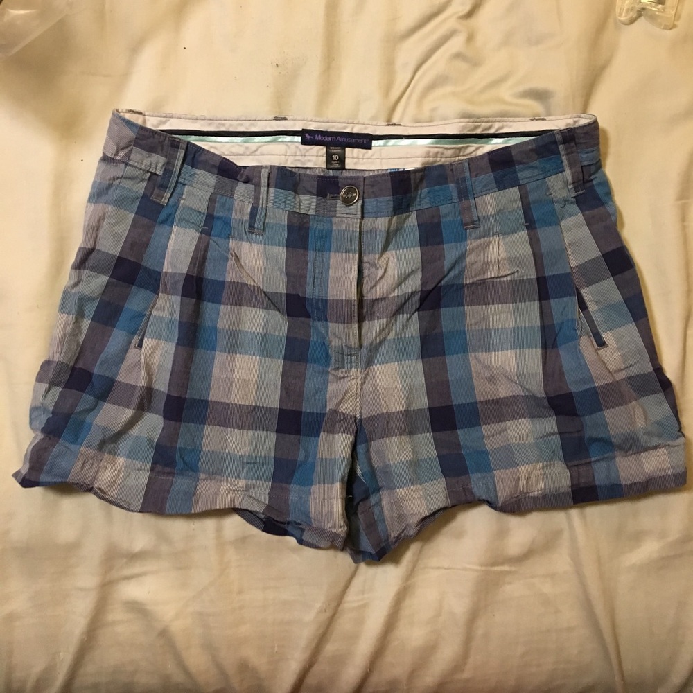 LOWEST $!! Plaid shorts, super cute! Great pattern