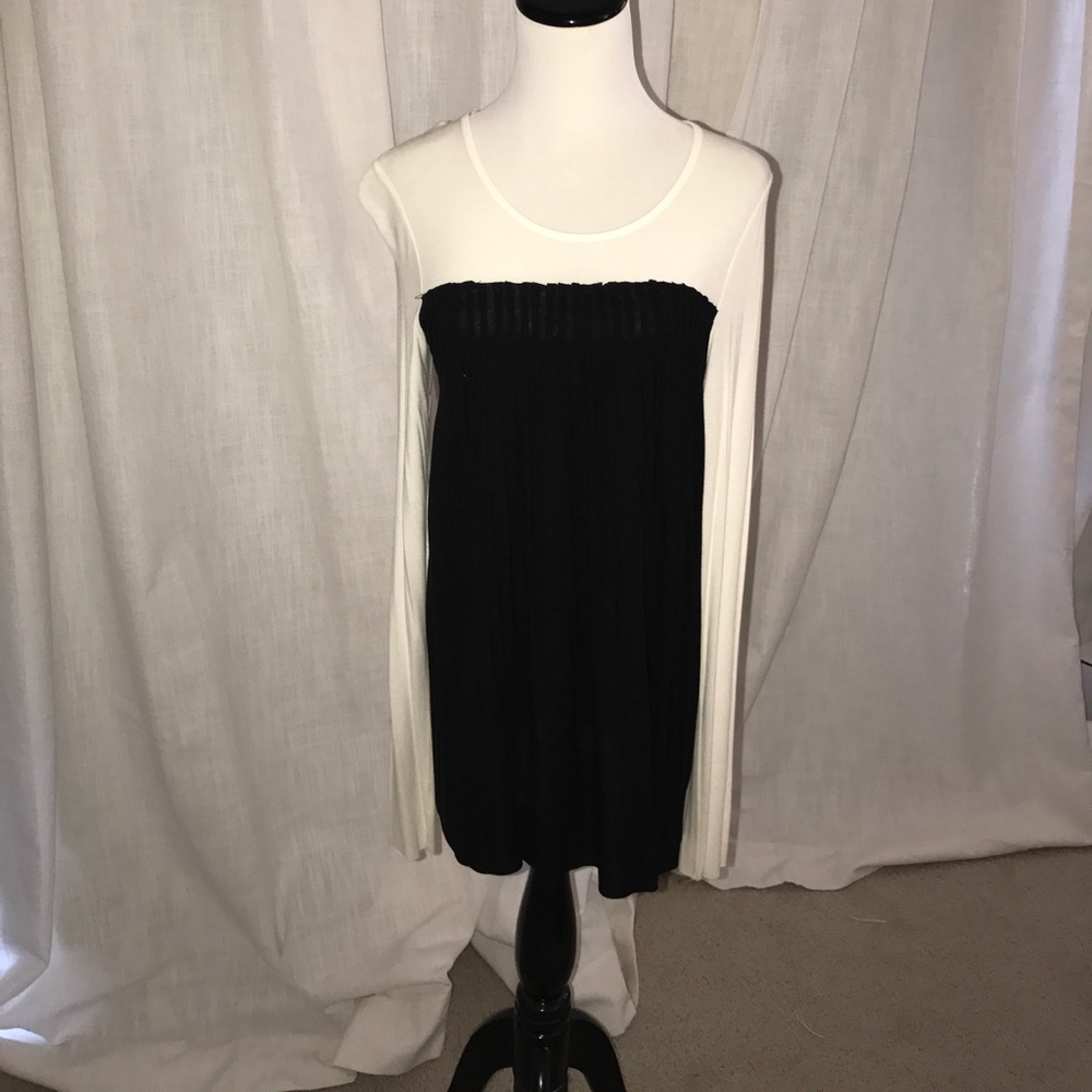 Contrast long sleeve pleated top tags attached