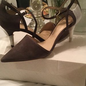 NWT Gray suede pumps