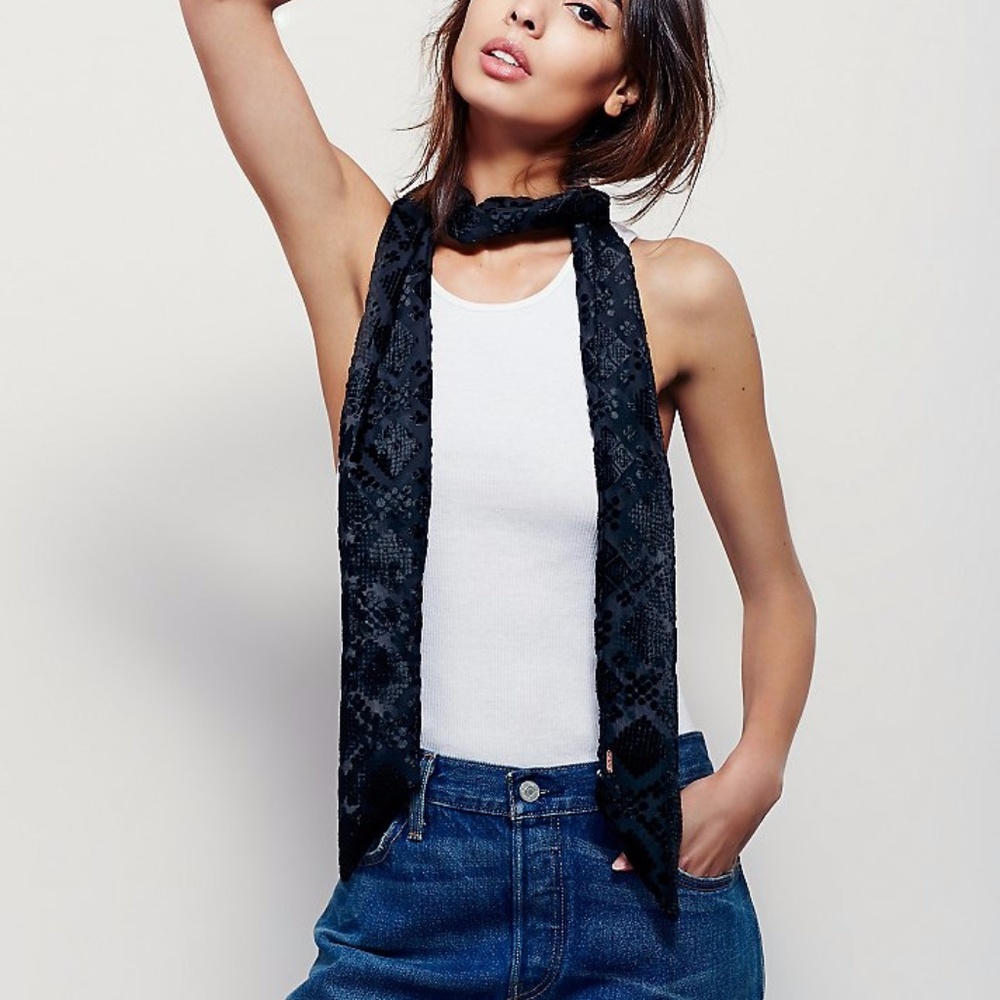 Velvet scarf necklace